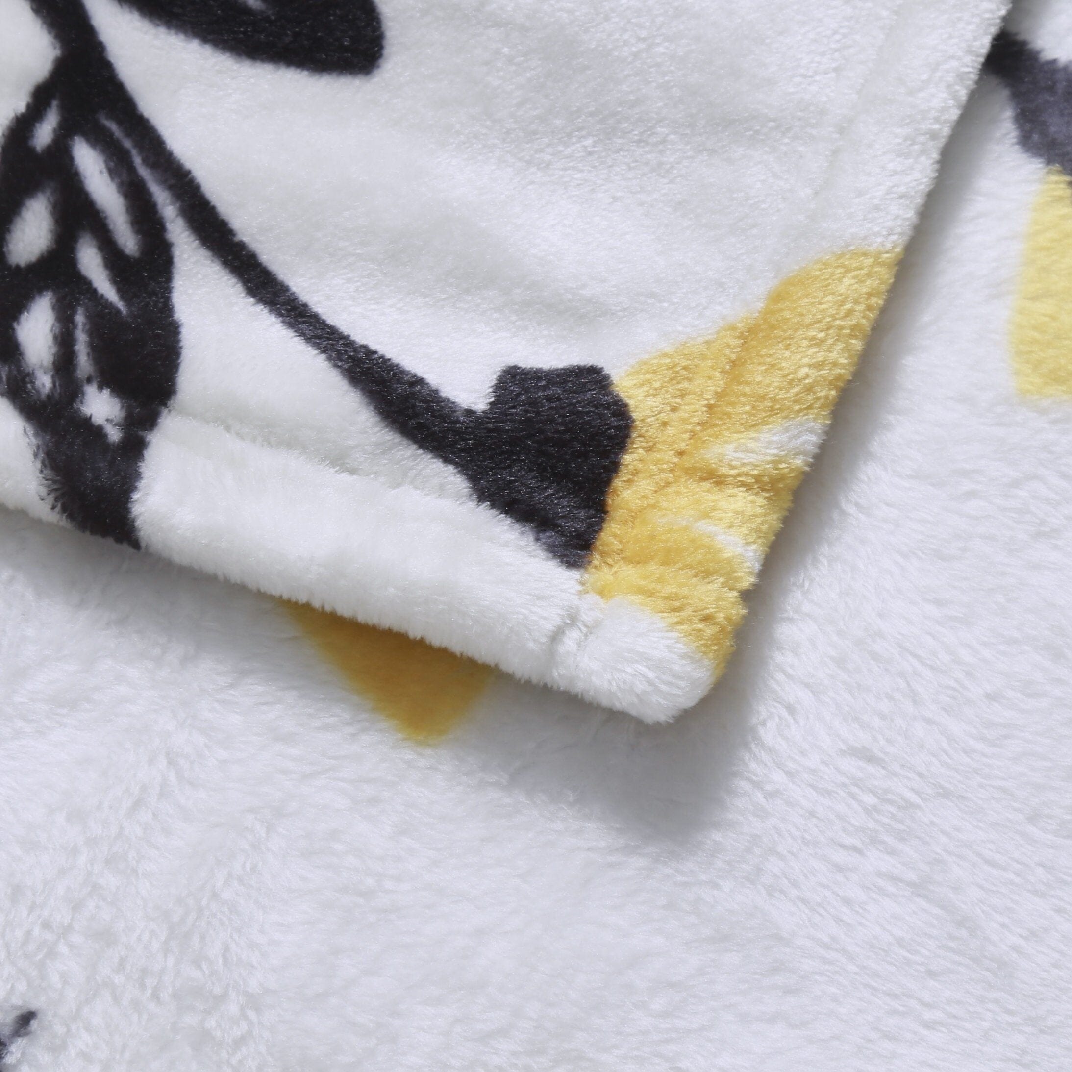 DaDa Bedding Yellow Fleur Floral Fleece Throw Blanket